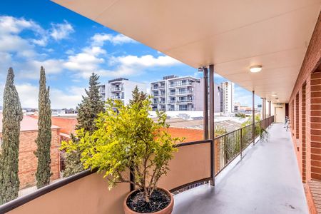 Fully Furnished Apartment in CBD! - Photo 3