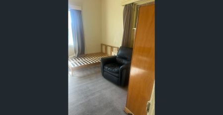 5 ROOMS-4 BEDROOM plus LOUNGE ROOM character home- Calling for all STUDENTS, NDIS PROVIDERS & FAMILI - Photo 2