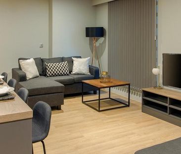 1 bedroom in a flat share to rent - Photo 2