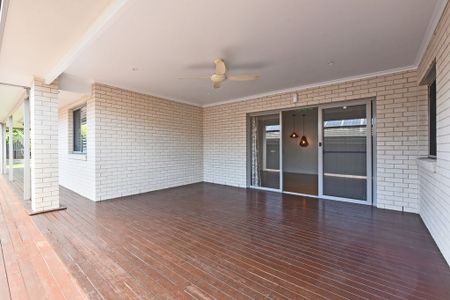 6 Elettra Street, Cameron Park - Photo 2