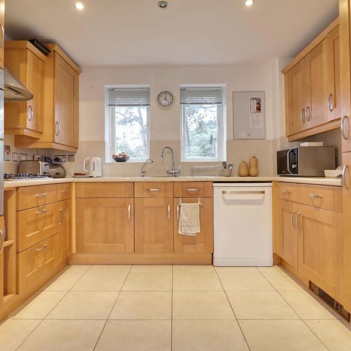 4 bedroom detached house to rent - Photo 1
