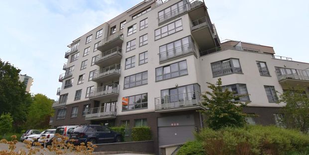 Appartement te huur in Sint-Jans-Molenbeek voor € 925 met 1 slaapkamer - Photo 1