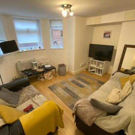 Garden Flat, 146 Otley Road, - Photo 1