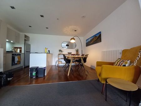 Comfortable Fully Furnished Apartment - Photo 2