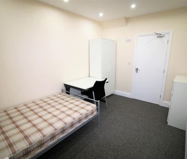 6 bedroom private hall to rent - Photo 3