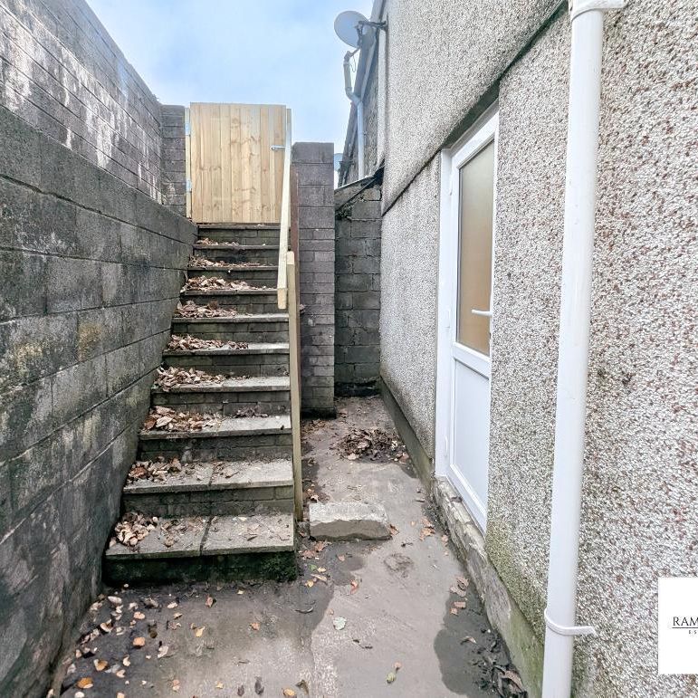 2 bedroom terraced house to rent - Photo 1