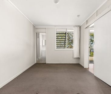 Charming Unit in Prime New Farm Location - Photo 1