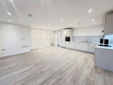 Flat to rent - Truman Way, Dartford, DA1 - Photo 3