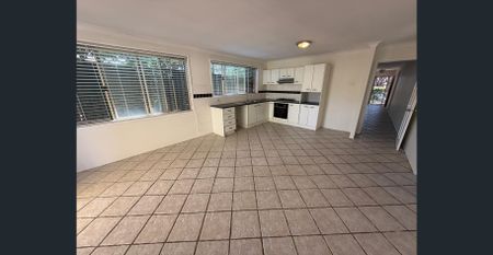 "4 bedroom home in a Convenient Location " - Photo 4