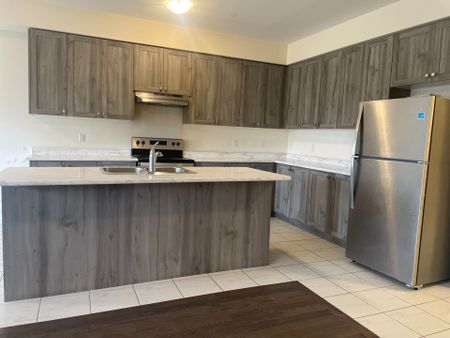 For Lease - 33 Brixham Lane, Brampton, Ontario - Photo 5