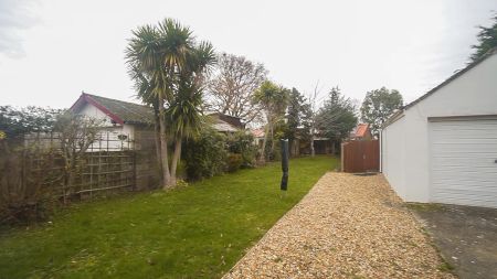 To Rent Wallisdown Rd, Wallisdown, Bournemouth, BH11 £1,760 pcm Tenancy Info - Photo 2