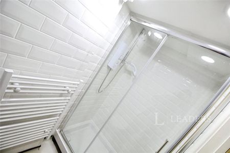 3 bedroom flat to rent - Photo 3