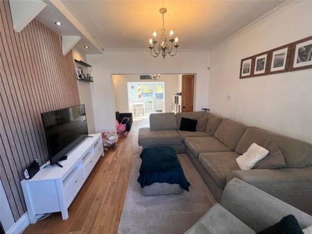 3 bedroom semi-detached house to rent - Photo 2