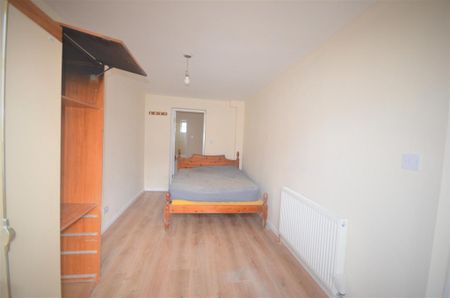 4 bedroom terraced house to rent - Photo 5