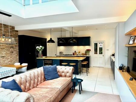 4 bedroom semi-detached house to rent - Photo 4