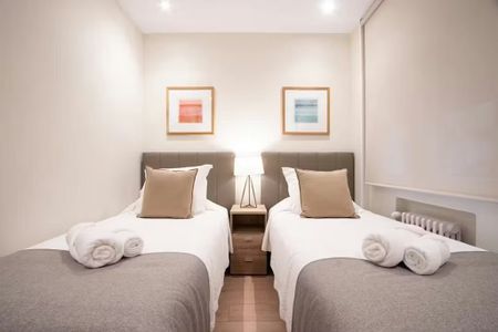 Carrer del Comte Borrell, Barcelona, Catalonia 08015 - Photo 2