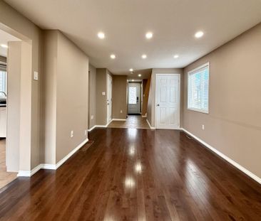 For Lease - 13 Benjamin Lane, Barrie, Ontario - Photo 1