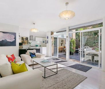 Light-Filled Three-Bedroom Townhouse in a Sought-After Location - Photo 1