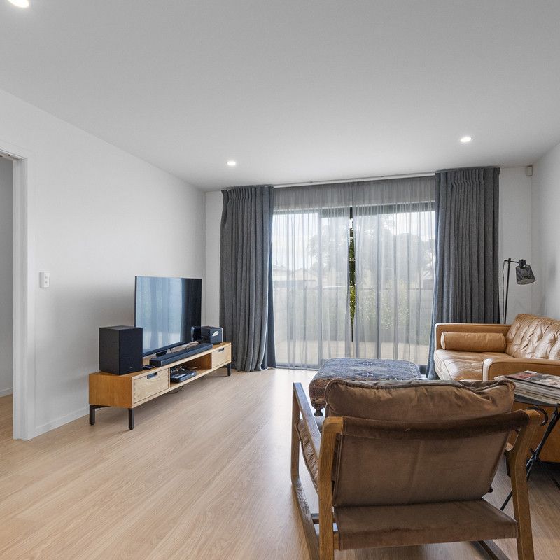 Luxury living on Hereford! - Photo 1