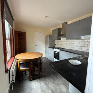 1 Bed Flat, Goodall Road, E11 - Photo 2