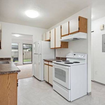 Clipper Cove Apartments - 2 Bed/2.5 Bath Townhome - NEWLY RENOVATED!!! - Photo 3