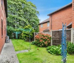 2 bedroom Flat To Let - Photo 3