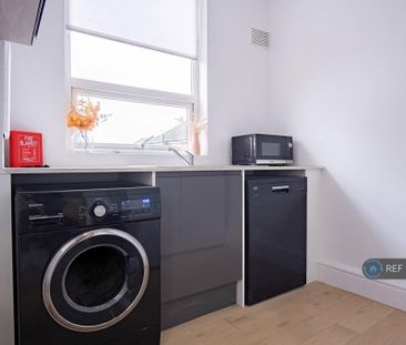 1 bedroom in a house share to rent - Photo 6