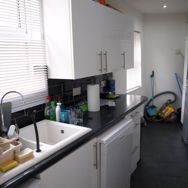 7 bedroom terraced house to rent - Photo 1