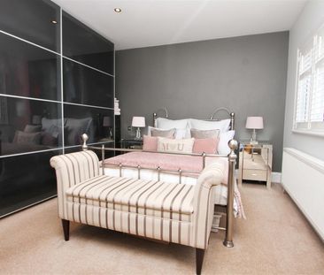 4 bedroom house - semi-detached - Photo 6