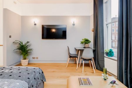 3 Bed Apartment - Photo 4
