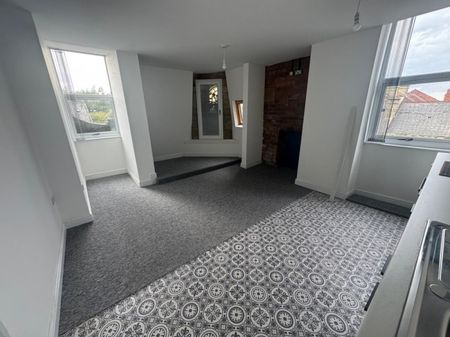 2 bed Flat - To Let - Photo 5