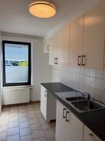 Deels gerenoveerd gelijkvloers appartement. - Photo 3