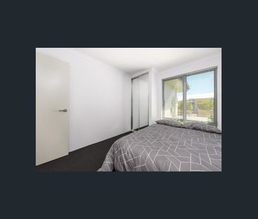 Light and bright family home! - Photo 5