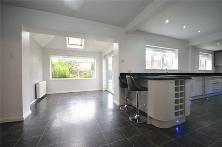Queens Drive, Heaton Moor, Stockport, SK4 3JW - Photo 3