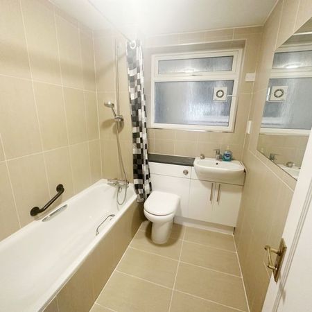 2 Bedroom Flat, The Drive, Hove - Photo 5