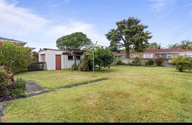 Charming 3BR Hillpark Haven w/Deck & Garden - Photo 1