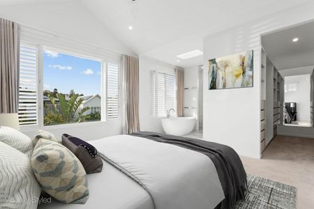 Stunning Bondi Beach Masterpiece Just Minutes to the Sand - Photo 2