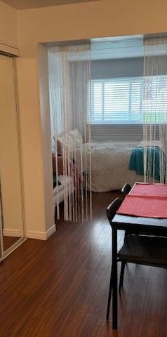 COQUET 2 1/2 rénové - Immeuble béton, gym et piscines - À VOIR - Photo 1