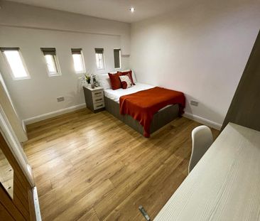 5 bedroom semi-detached house to rent - Photo 4