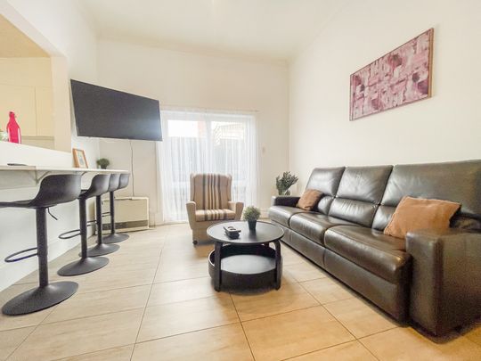 FANTASTIC FIVE BEDROOM HOUSE - Photo 1