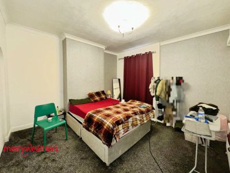 3 bed end of terrace house to rent in Sherwood Crescent, Rotherham - Photo 4