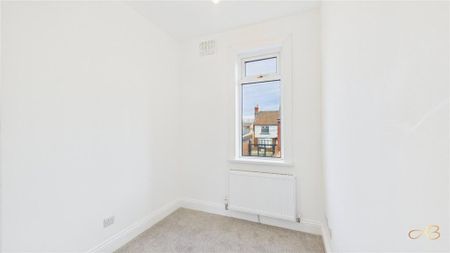 3 bedroom end of terrace house to rent - Photo 4