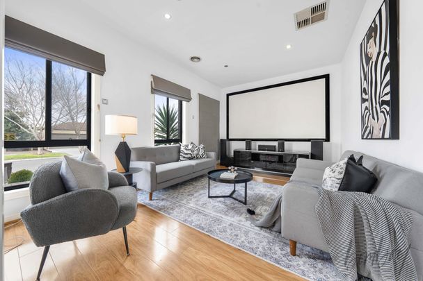 Spacious Family Home for Lease in Prime Craigieburn Location - Photo 1