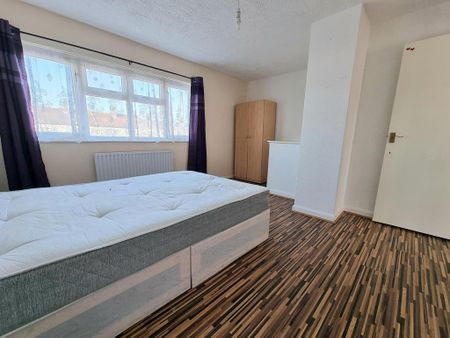 3 bedroom terraced house to rent - Photo 5