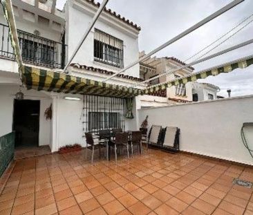 Alquiler de chalet adosado en Calle Topacio s/n - Photo 3