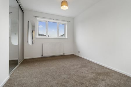 2 bedroom terraced house to rent - Photo 4
