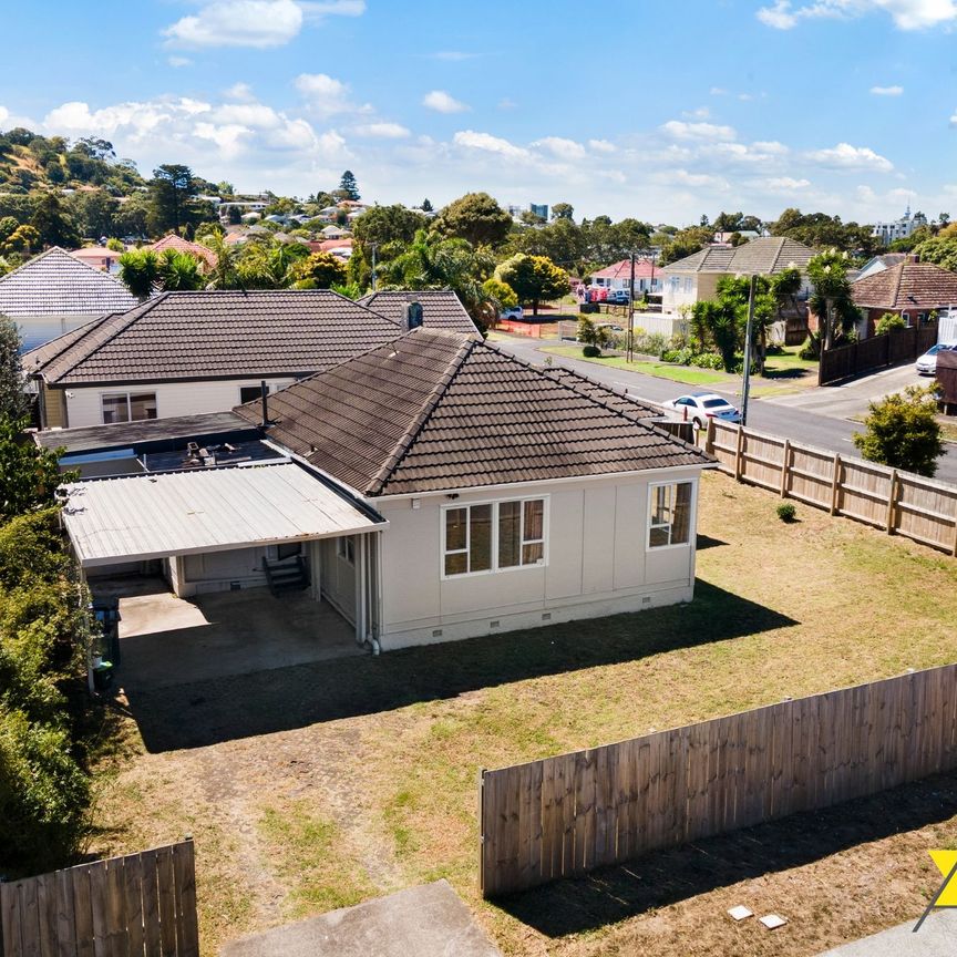 Fully Renovated Four Bedroom spacious house - Photo 1