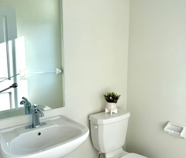 For Lease - 15 Verbana Street, East Gwillimbury, Ontario - Photo 3