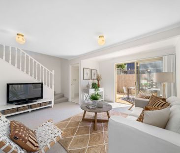 Northeast Light & Ocean Air – Stylish Townhouse in Prime Coastal Lo... - Photo 3