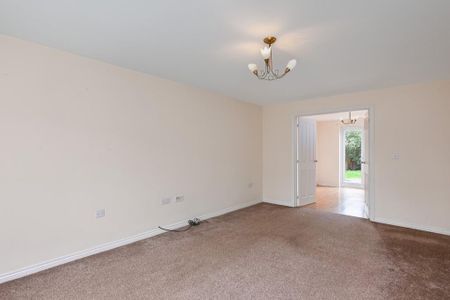 4 bedroom detached house to rent - Photo 2